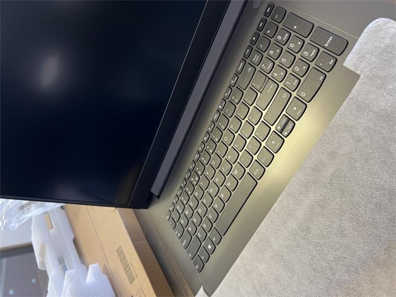Lenovo V17 G2 17.3 F-HD i5-1135G7 / 8GB / 512GB / W11P RESPRAYED